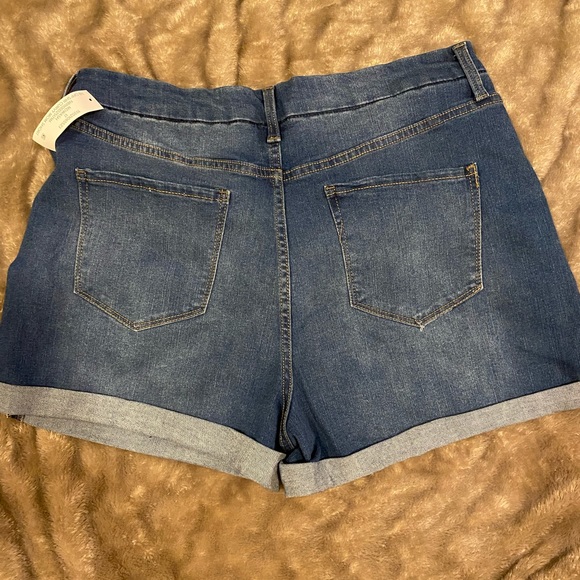 NWT NOBO High Rise Curvy Denim Mom Jean Shorts Juniors 17 - Picture 2 of 4